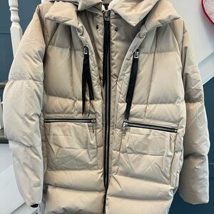 Women's Beige Puffer Jacket - never worn.